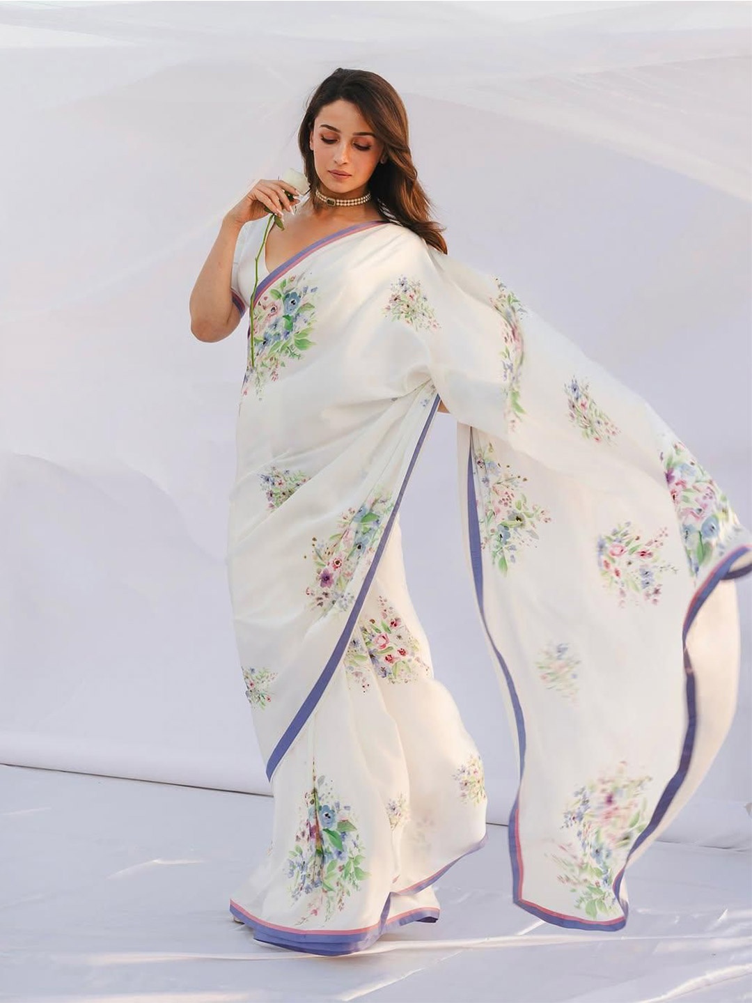 

ROOP SUNDARI SAREES Floral Saree, White