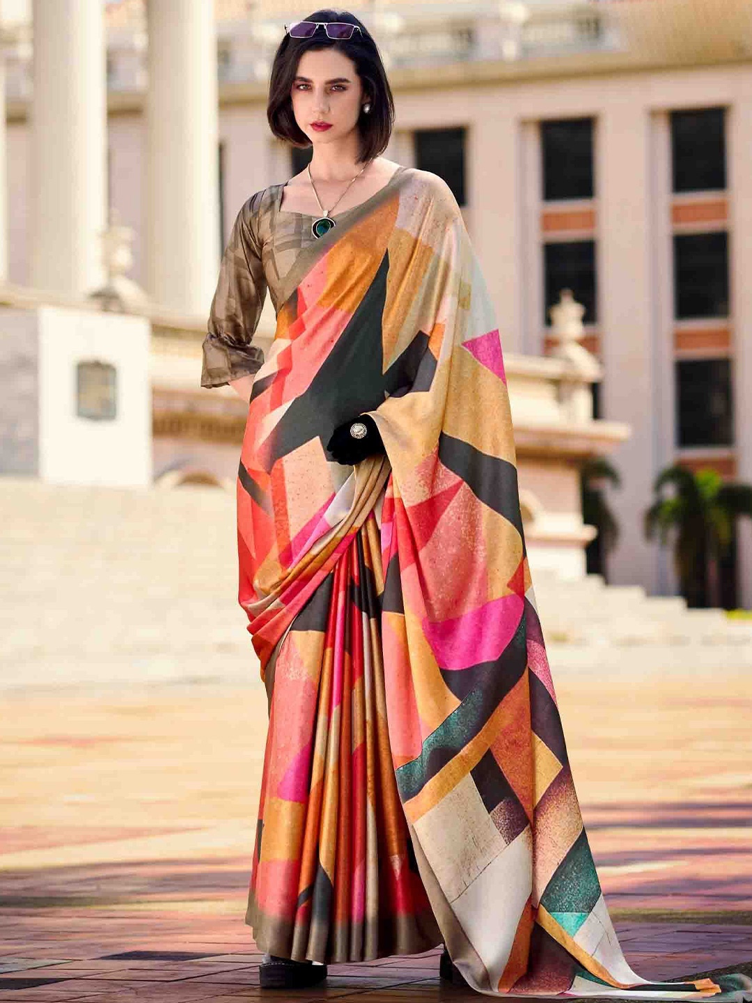 

KIMISHA Abstract Print Satin Saree, Pink