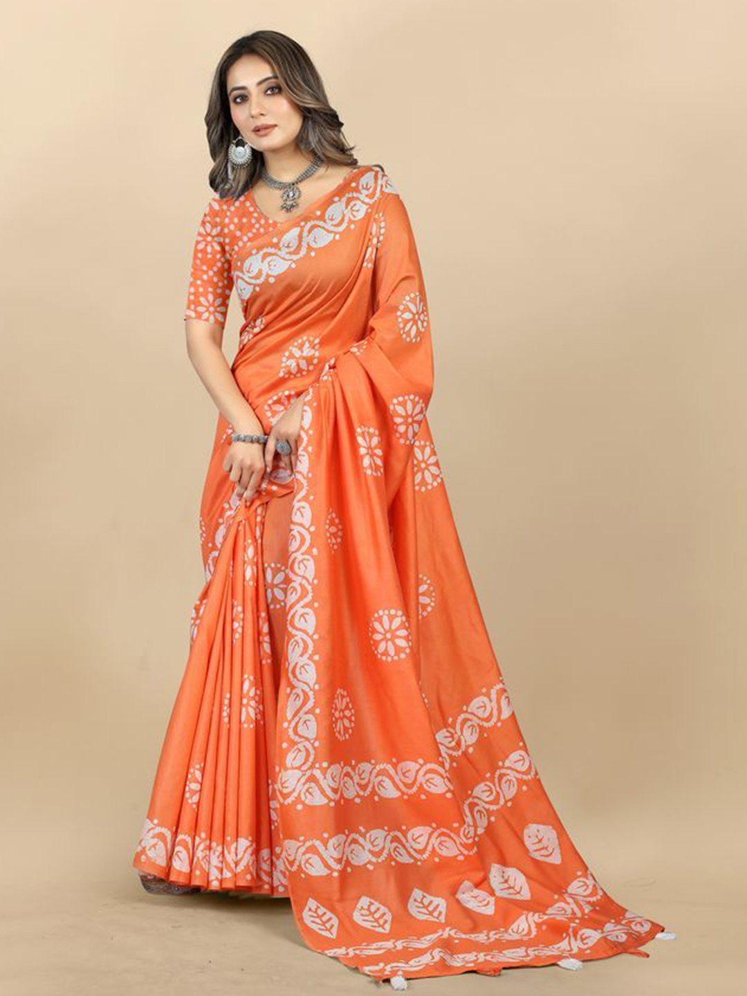 

Exclusiva Batik Printed Satin Saree With Unstitched Blouse Piece, Orange