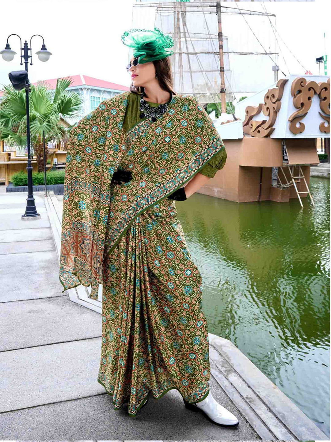 

Mitera Ethnic Motifs Printed Satin Saree, Green