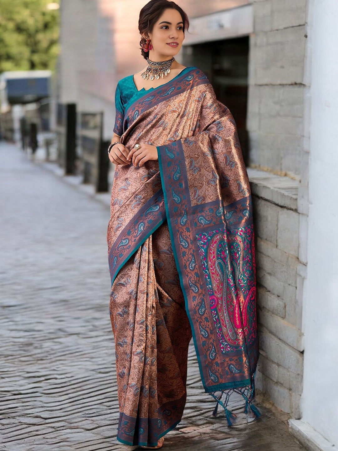 

Blissta Woven Design Zari Banarasi Saree, Gold