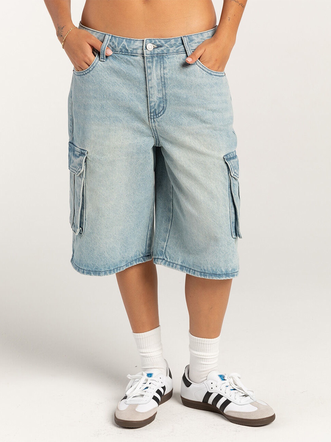 

StyleCast Women Low-Rise Regular Fit Demin Shorts, Blue