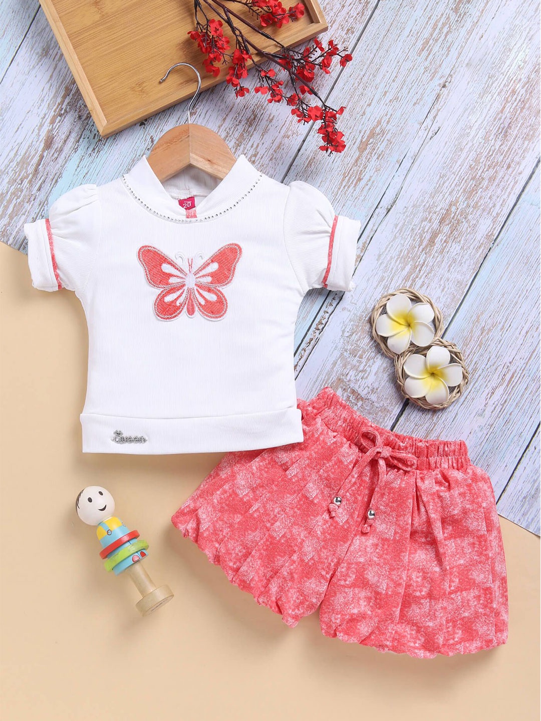 

Toonyport Girls Printed Round Neck Top With Shorts, Red