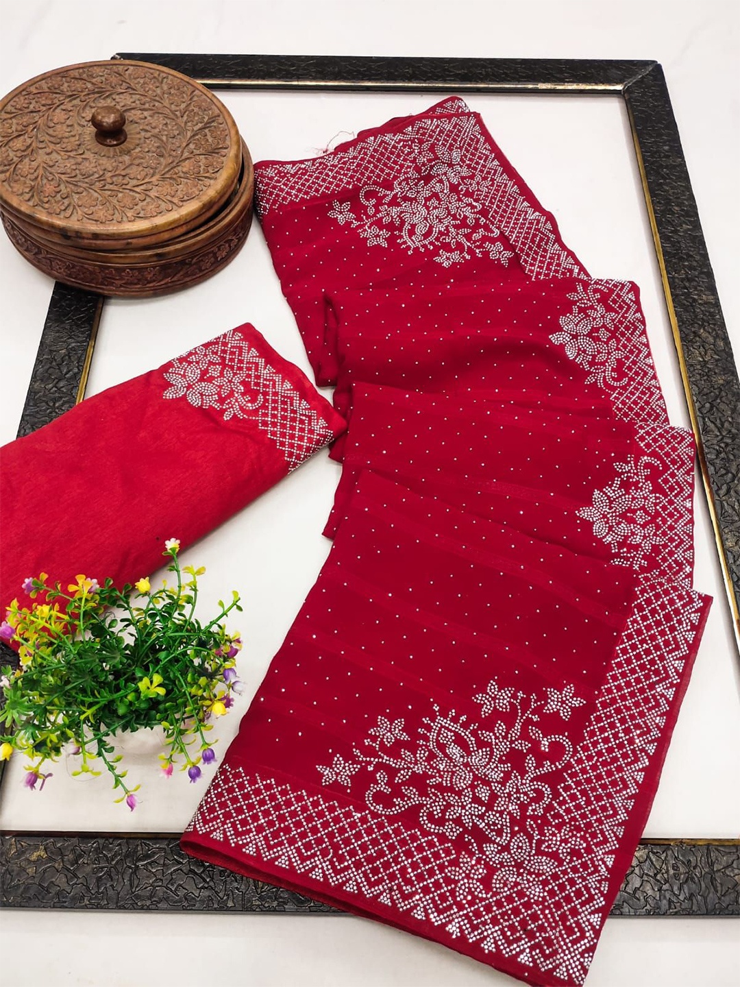 

KEERAT FASHION Embellished Beads and Stones Poly Georgette Saree, Red