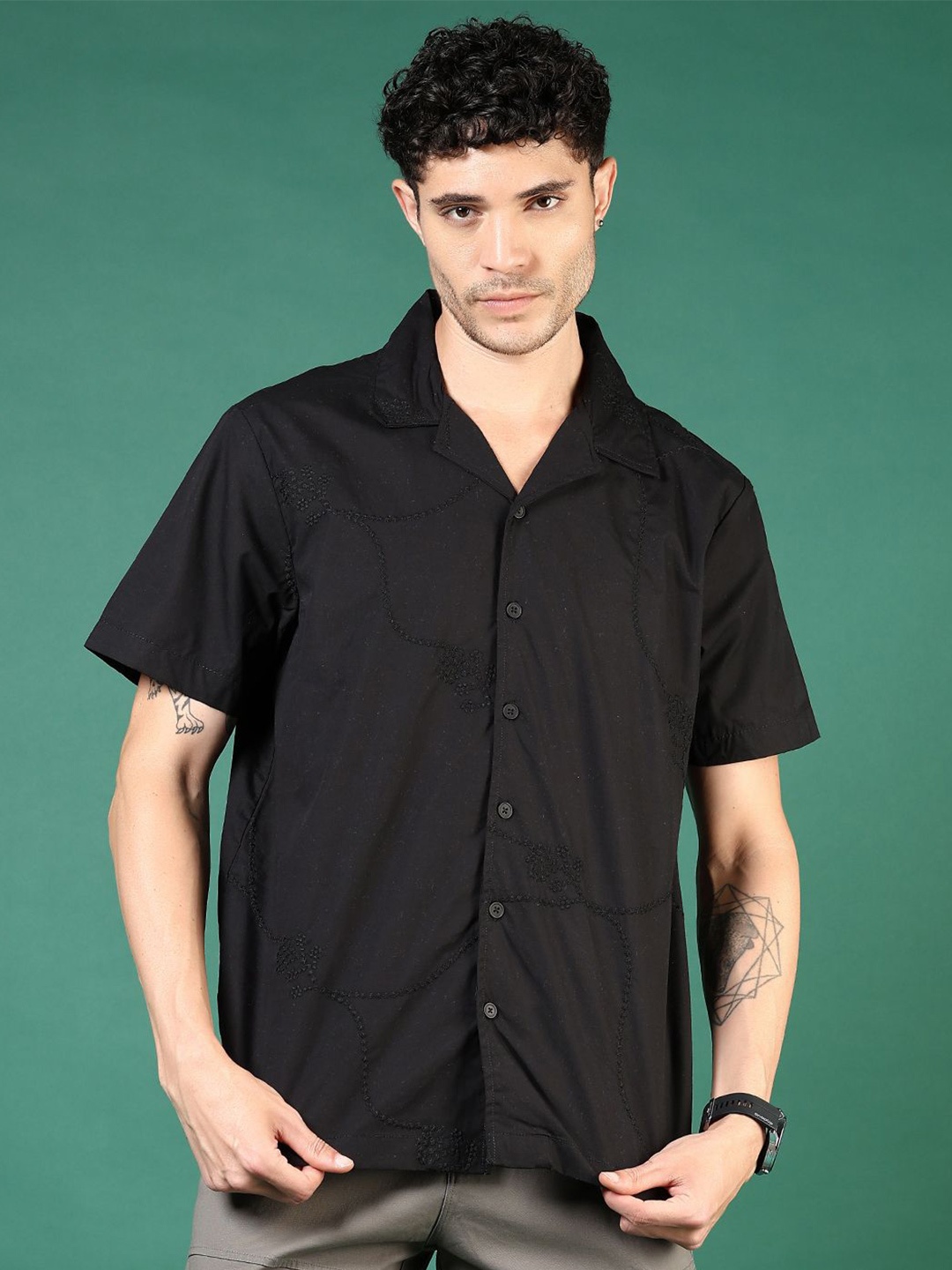 

V-Mart Men Spread Collar Solid Cotton Casual Shirt, Black