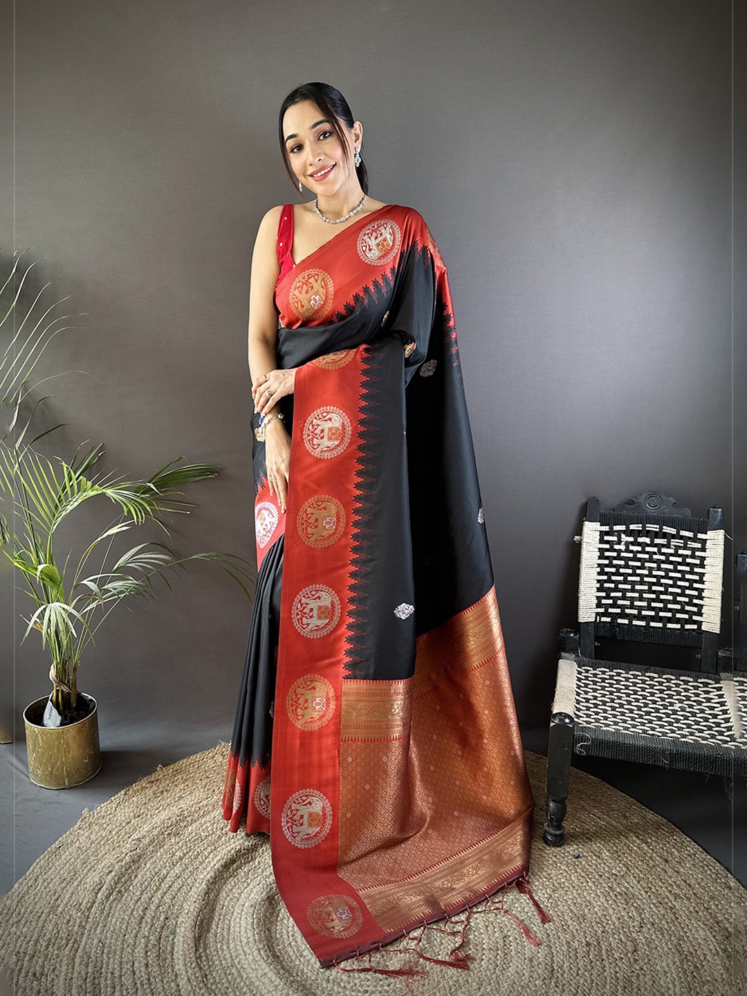 

Munir Woven Design Banarasi Saree, Black