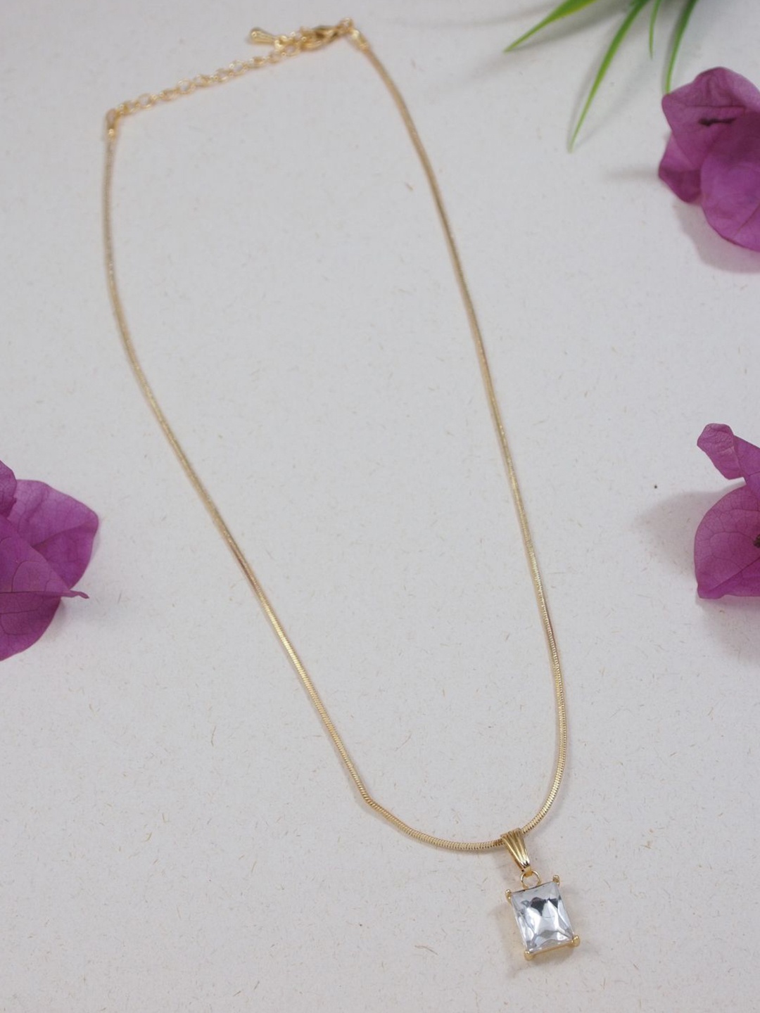 

V FASHION JEWELLERY Gold-Plated Studded Studded Pendant With Chain