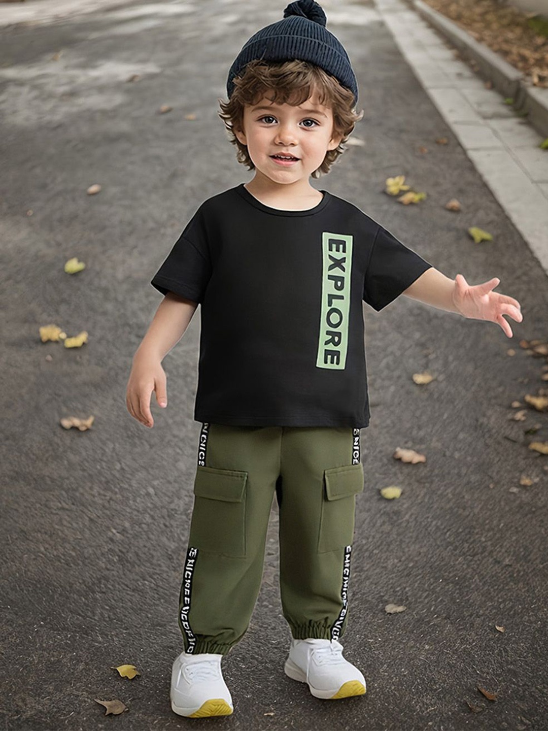 

INCLUD Boys Printed Short Sleeve T-Shirt With Elasticated Joggers, Black