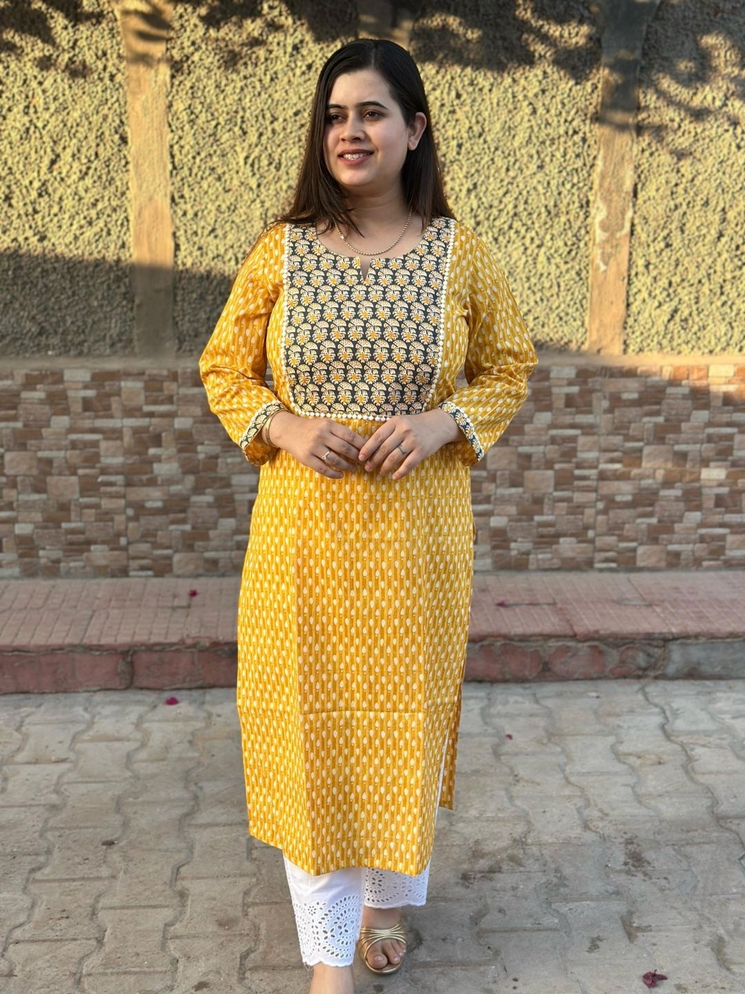 

Vijaylaxmi Floral Printed Round Neck Pure Cotton Straight Kurta, Yellow