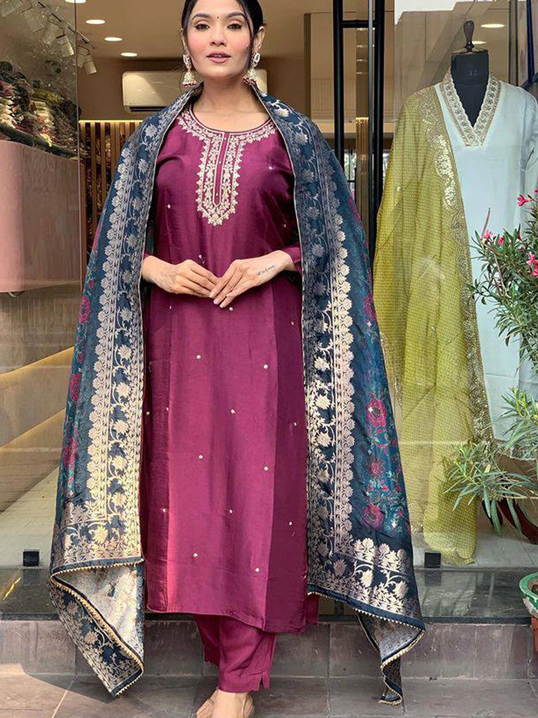 

Ekta Textiles Women Ethnic Motifs Embroidered Regular Thread Work Kurta with Pyjamas & With Dupatta, Purple