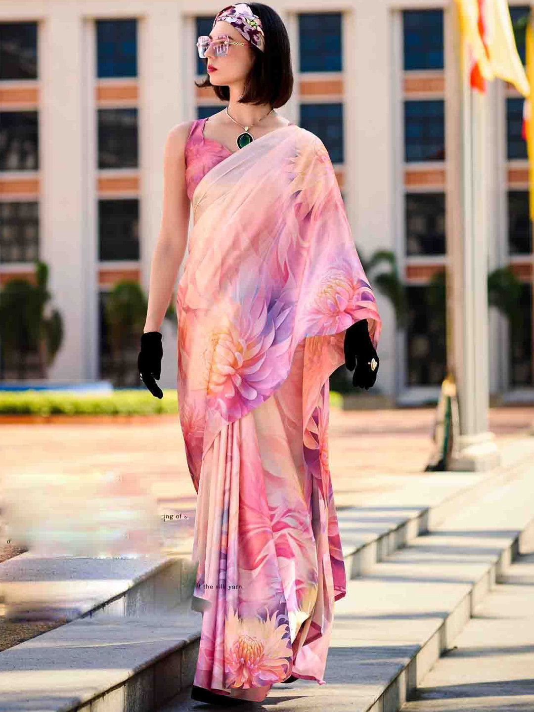 

Mitera Floral Printed Saree With Blouse Piece, Peach