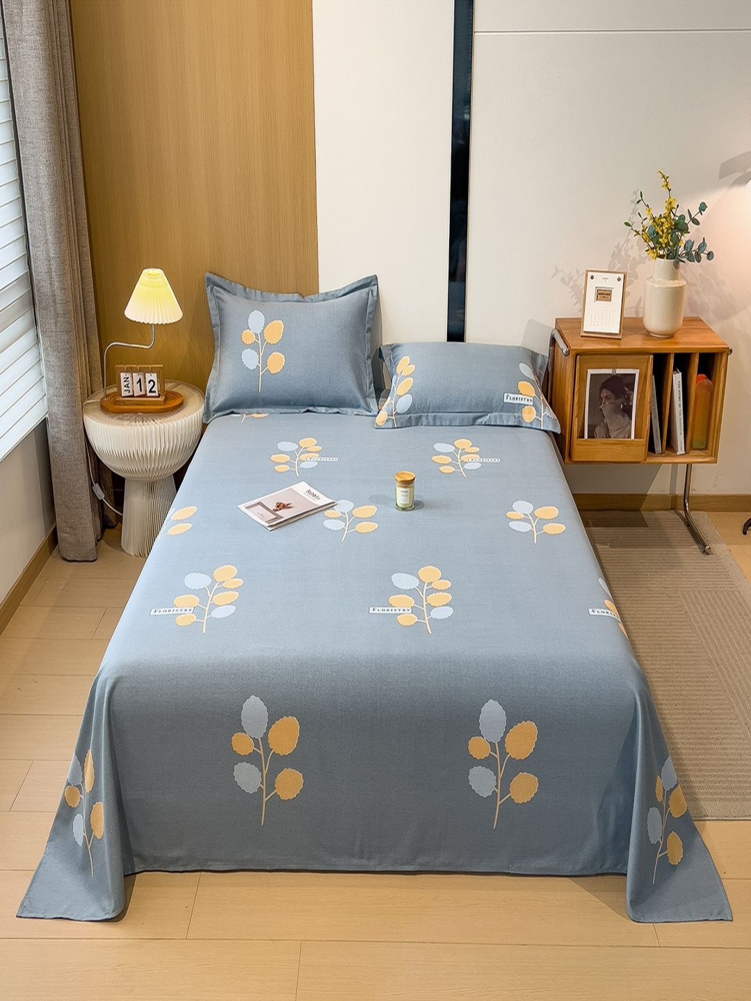 

JC HOME Grey & Beige Floral Printed 140 TC King Bedsheet Set 2.30 m x 2.50 m