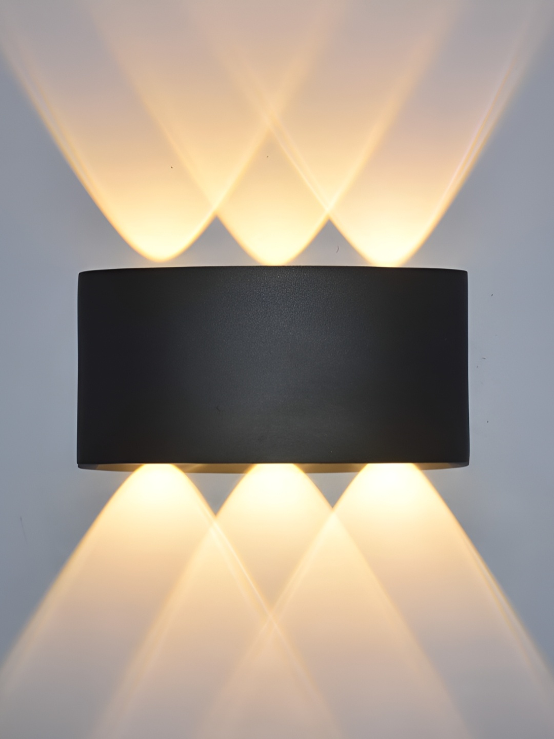

KINIS Black & White Abstract Shaped Acrylic Wall Lamp