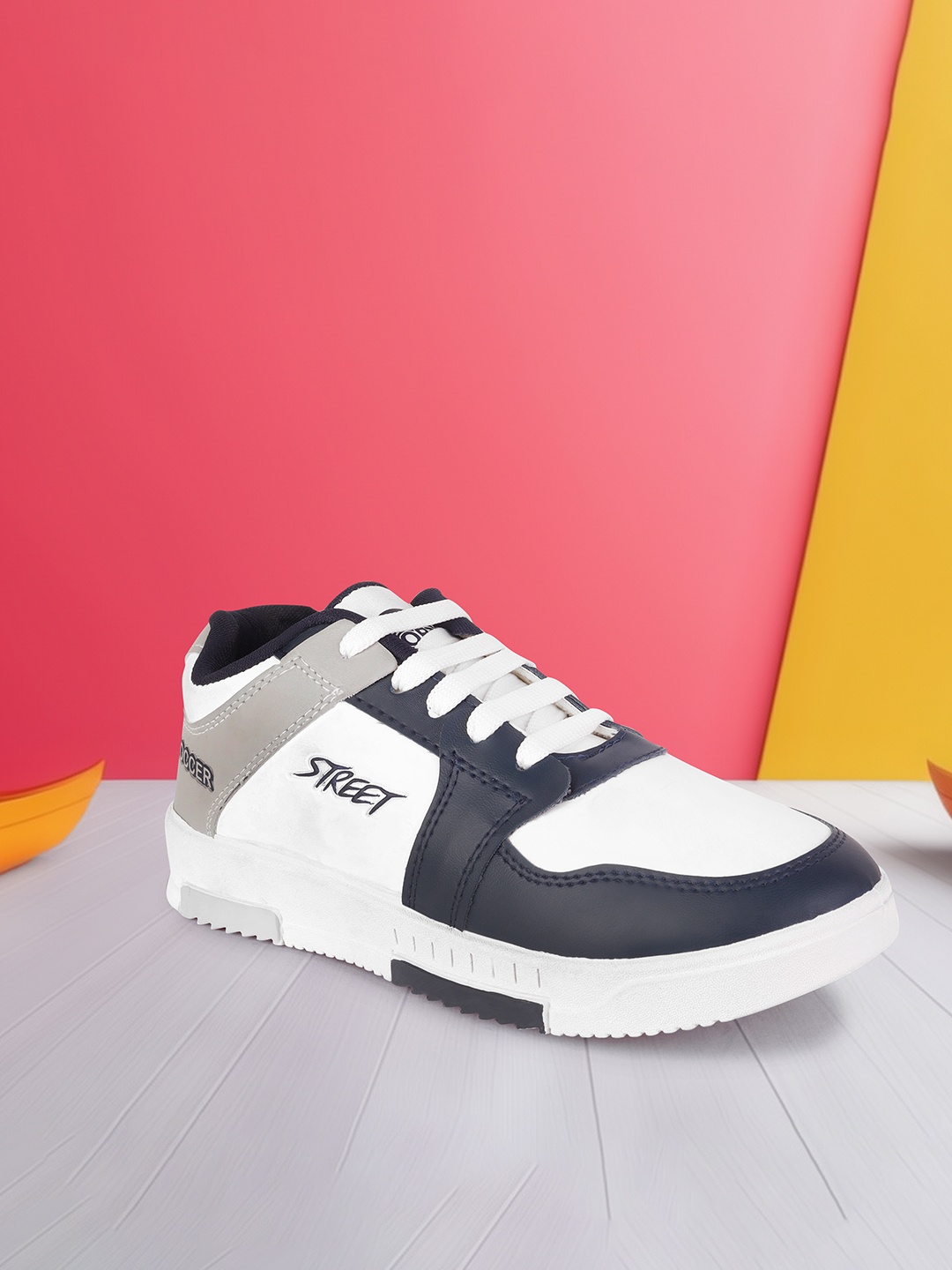 

PENNEN Men Sneakers, Grey