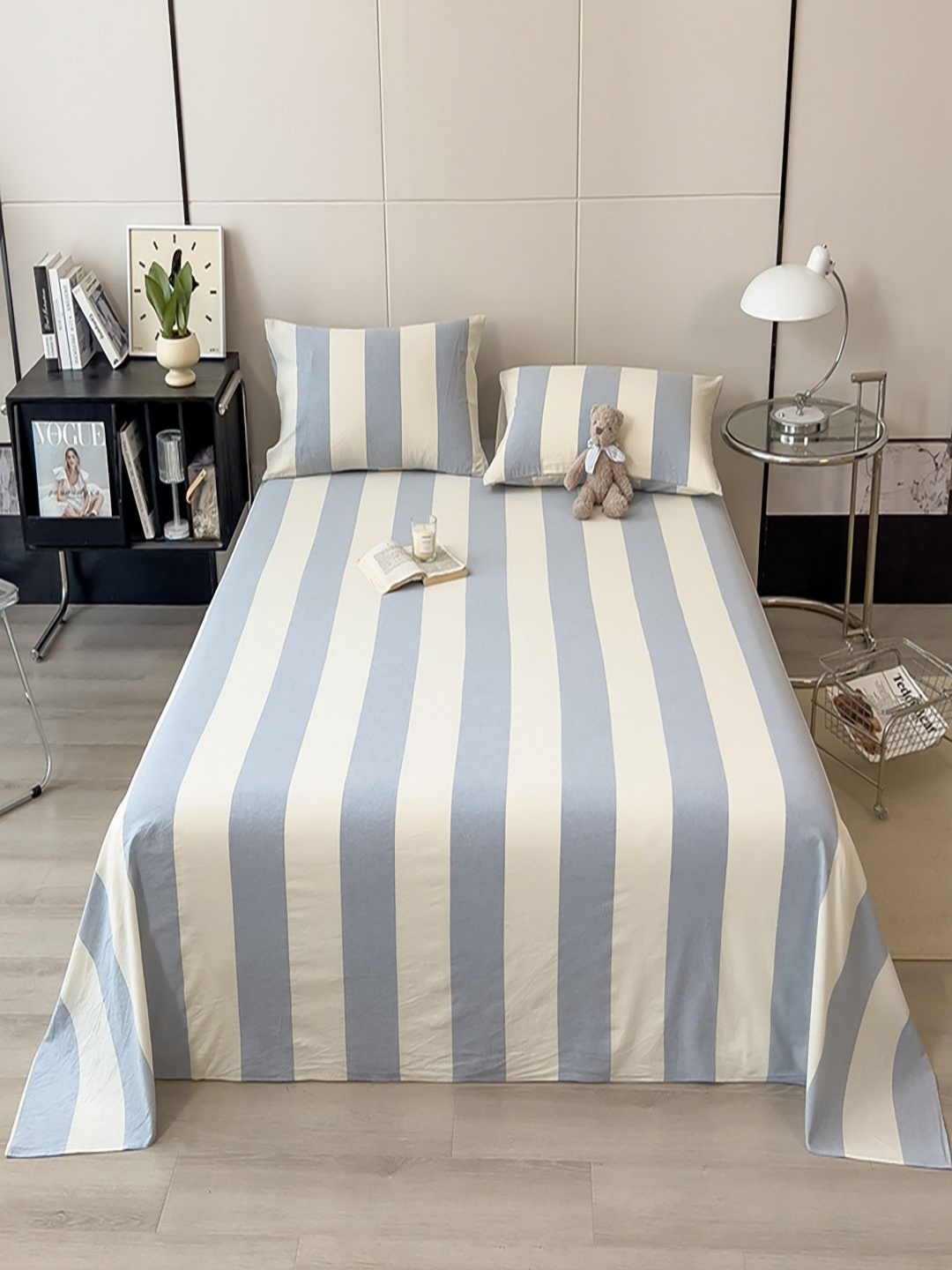 

JC HOME White & Grey Printed 220 TC Pure Cotton King Bedsheet Set-2.3 m x 2.5 m