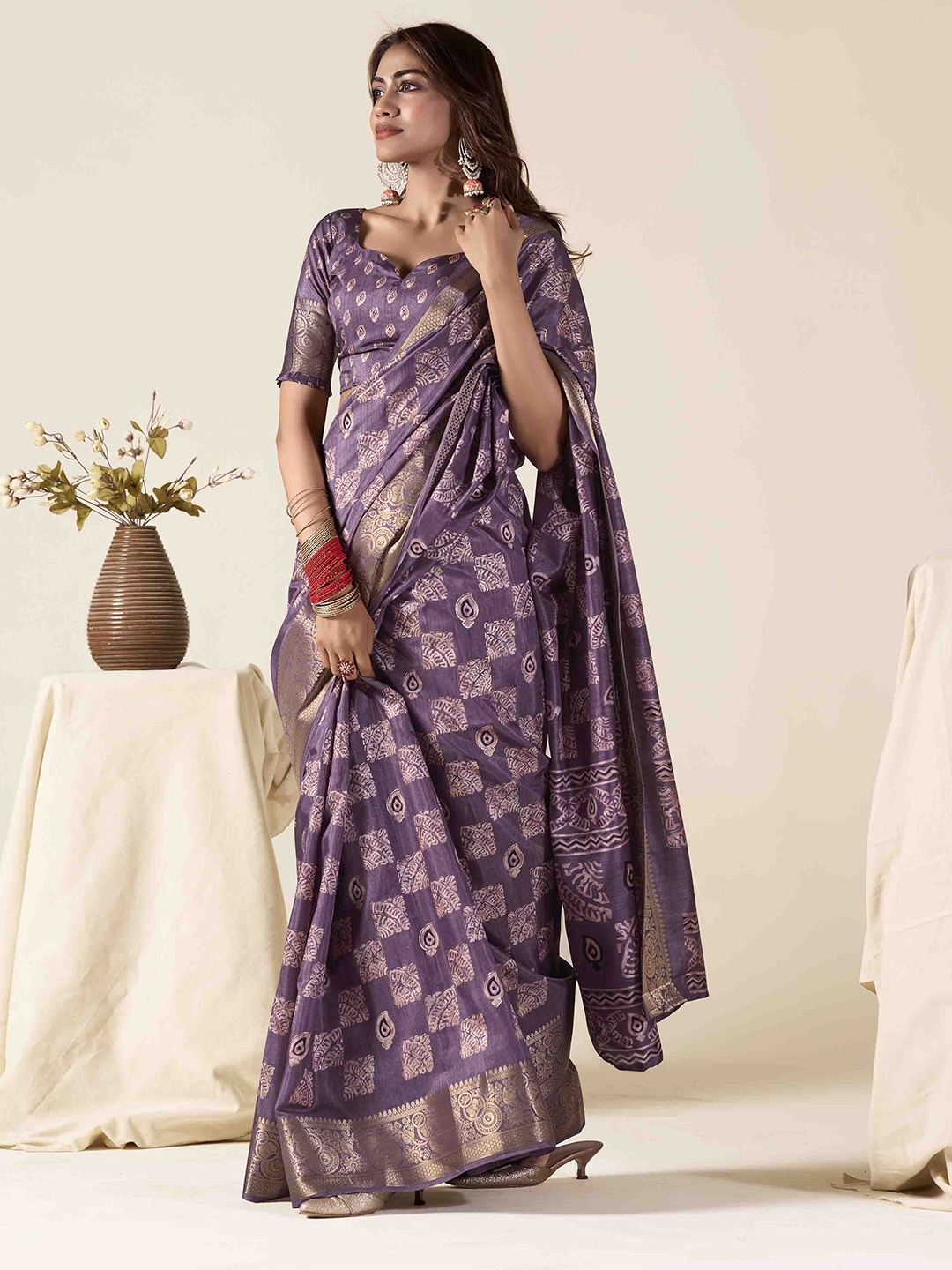 

Mitera Ethnic Motifs Woven Design Zari Saree, Lavender