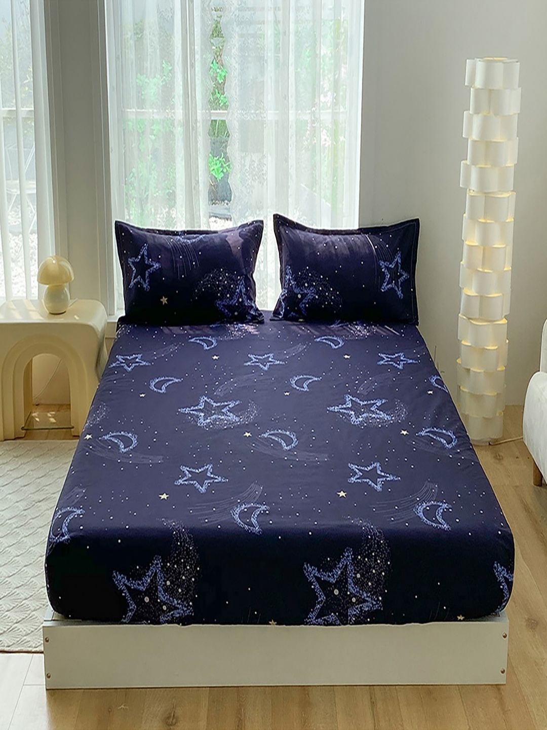 

JC HOME Navy Blue & White Printed 140 TC Fitted Single Bedsheet Set- 1.20 m x 2.0 m