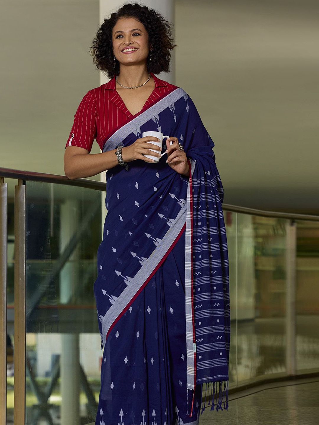 

Taneira Ethnic Motifs Printed Pure Cotton Saree, Navy blue