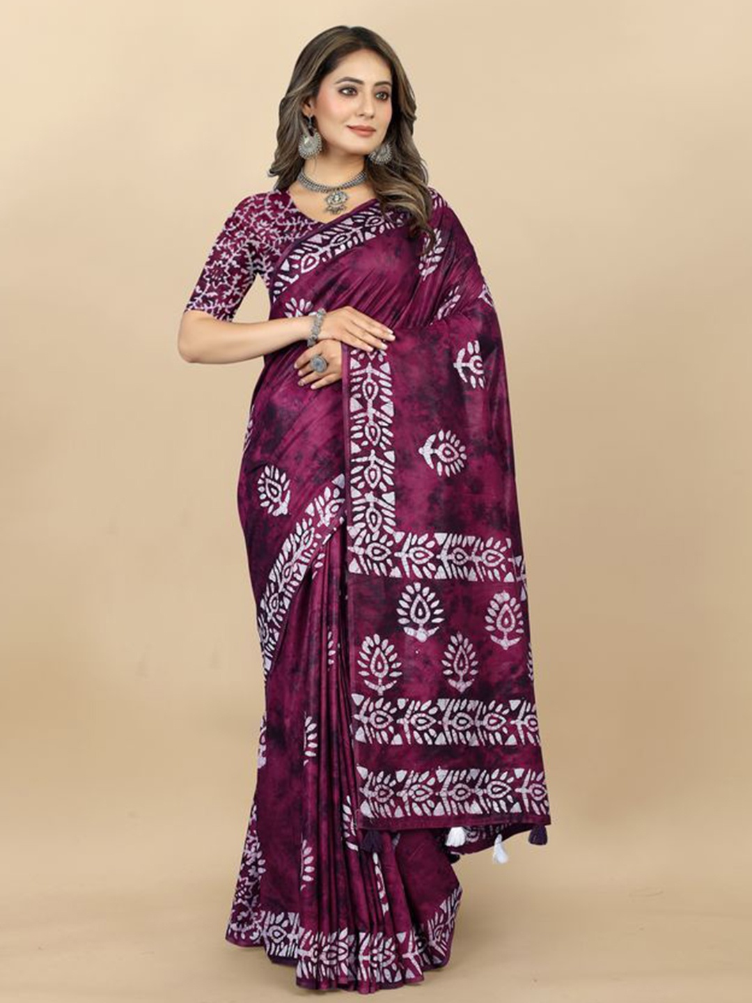 

Exclusiva Batik Printed Satin Saree With Unstitched Blouse Piece, Purple