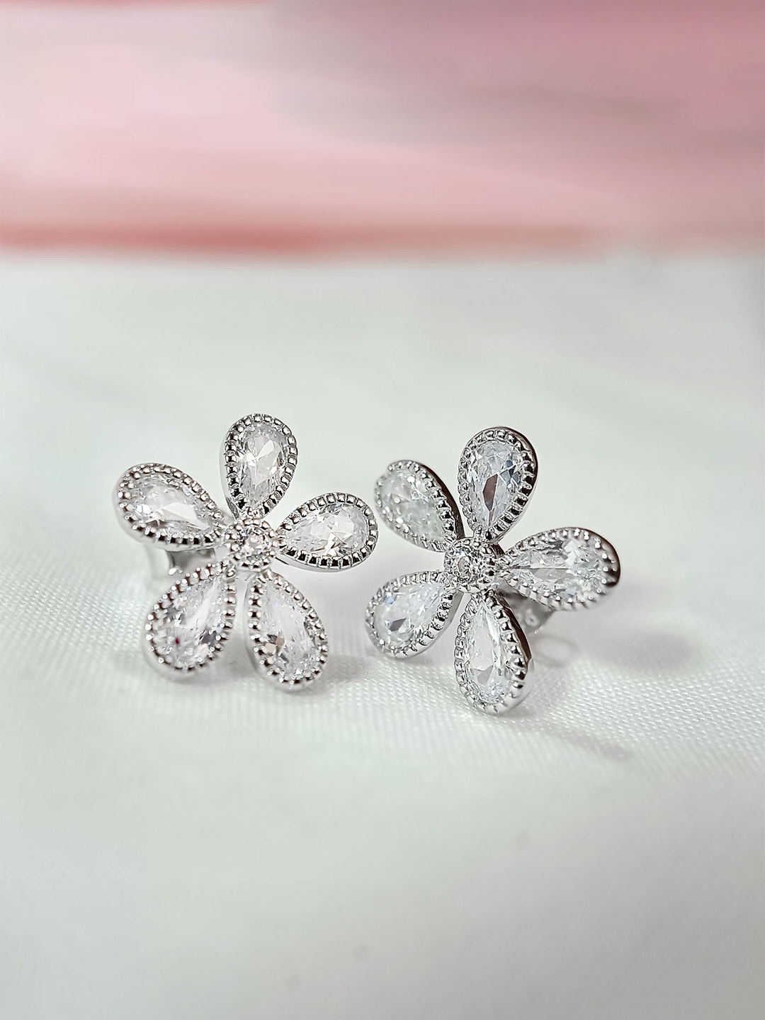 

INARI SHINES 925 Sterling Silver Cubic Zirconia Studded Floral Shaped Studs