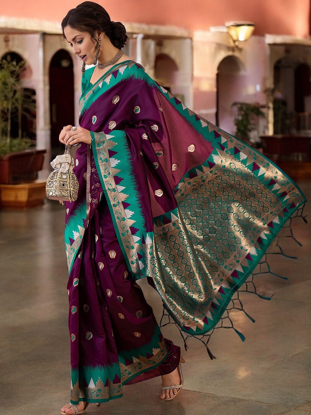 

DIVASTRI Woven Design Zari Kanjeevaram Saree, Purple