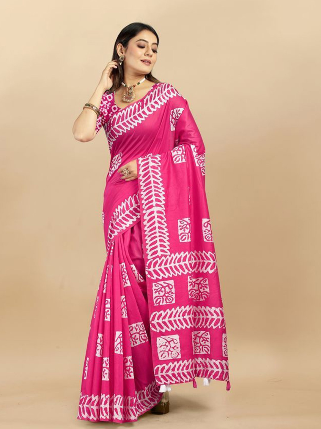 

Exclusiva Batik Satin Saree, Pink