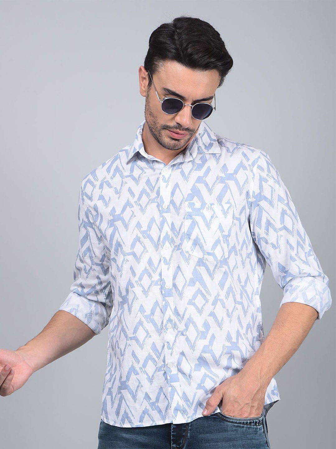 

Crimsoune Club Men Geometric Printed Classic Slim Fit Cotton Casual Shirt, White