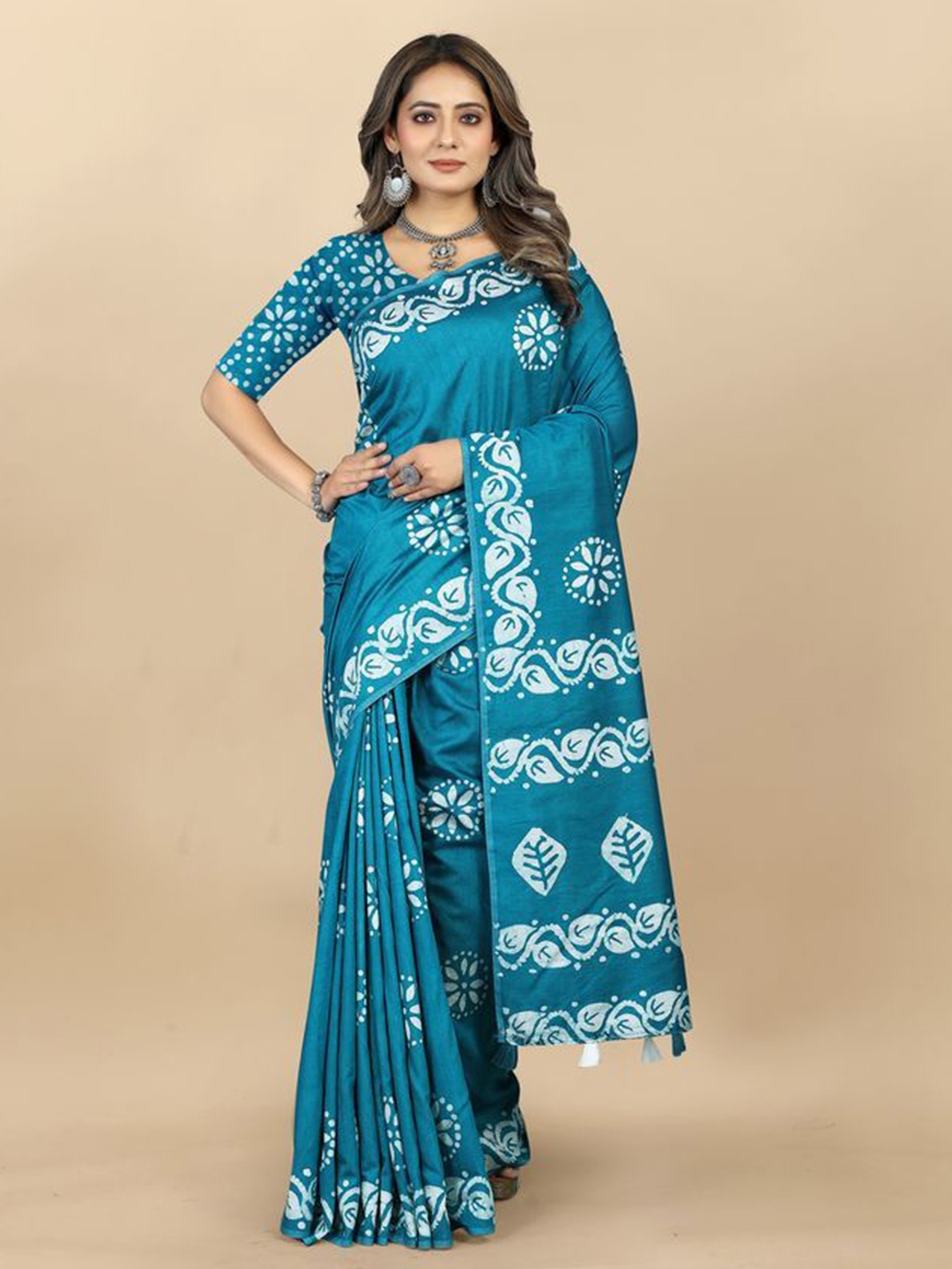 

Exclusiva Batik Printed Satin Saree With Unstitched Blouse, Blue