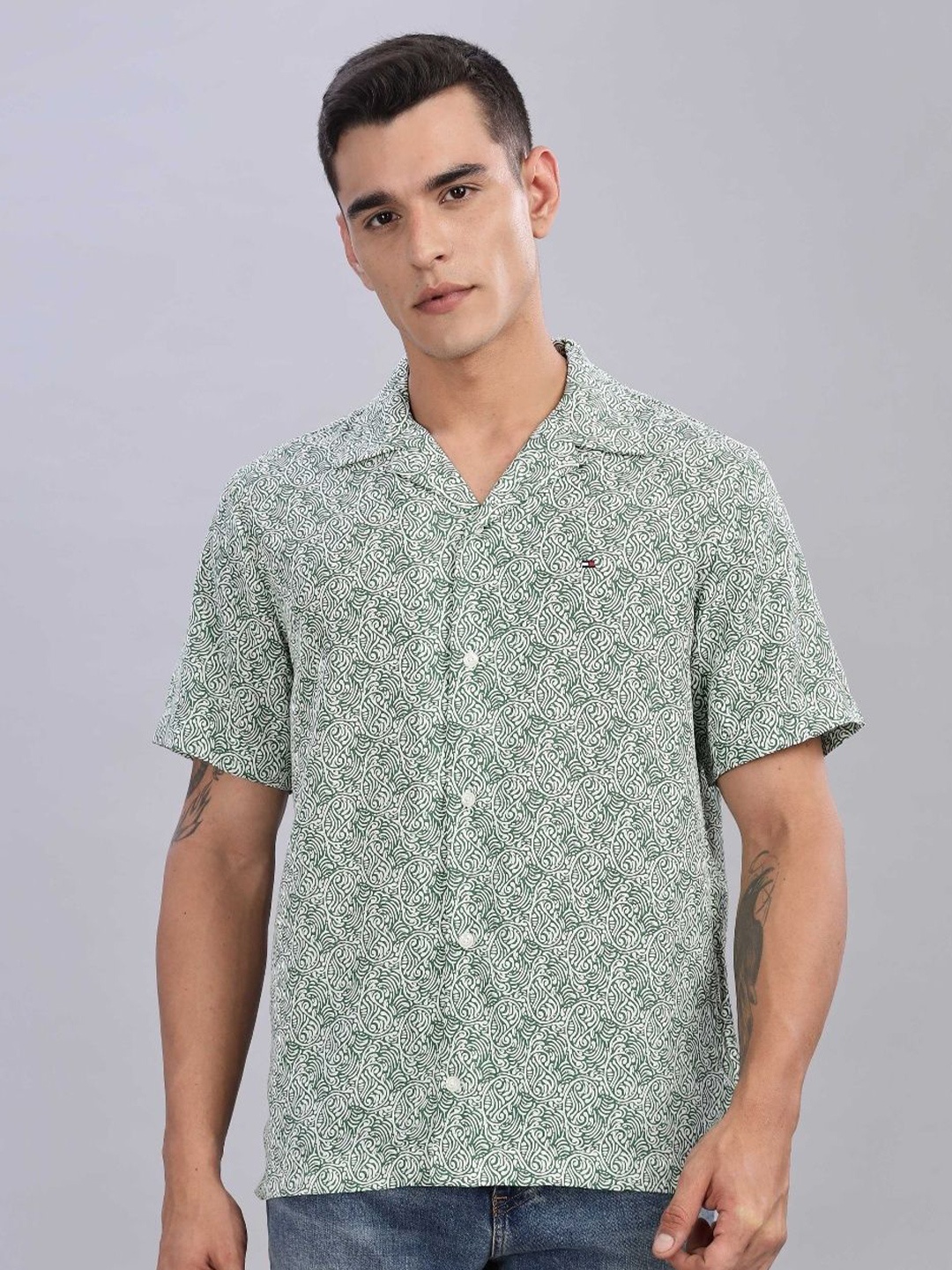 

Tommy Hilfiger Men Regular Fit Cuban Collar Floral Printed Casual Shirt, Green