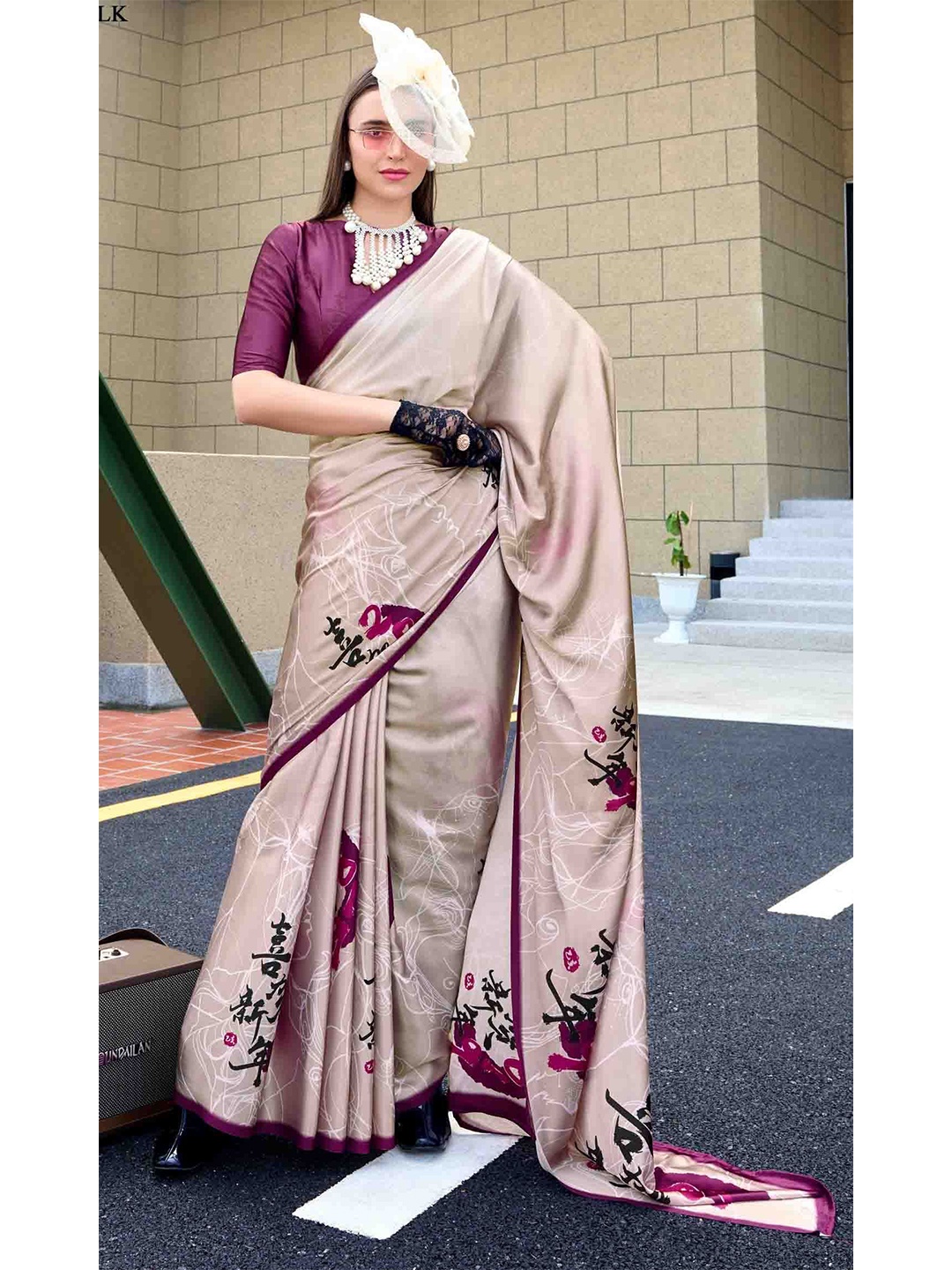 

Mitera Floral Printed Saree, Off white