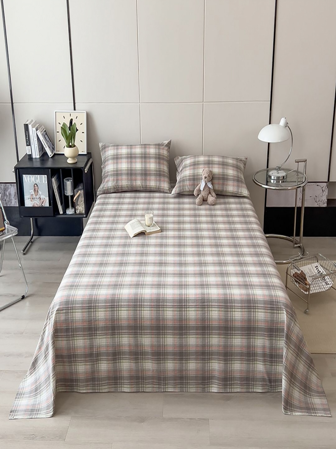 

JC HOME Grey & Pink Cotton Striped 220 TC King Bedsheet Set 2.43m x 2.64m