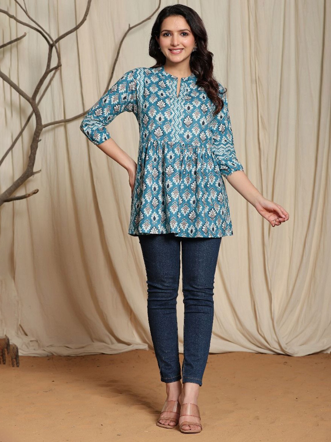 

Samhitas Ethnic Motifs Print V-Neck A-Line Kurti, Green