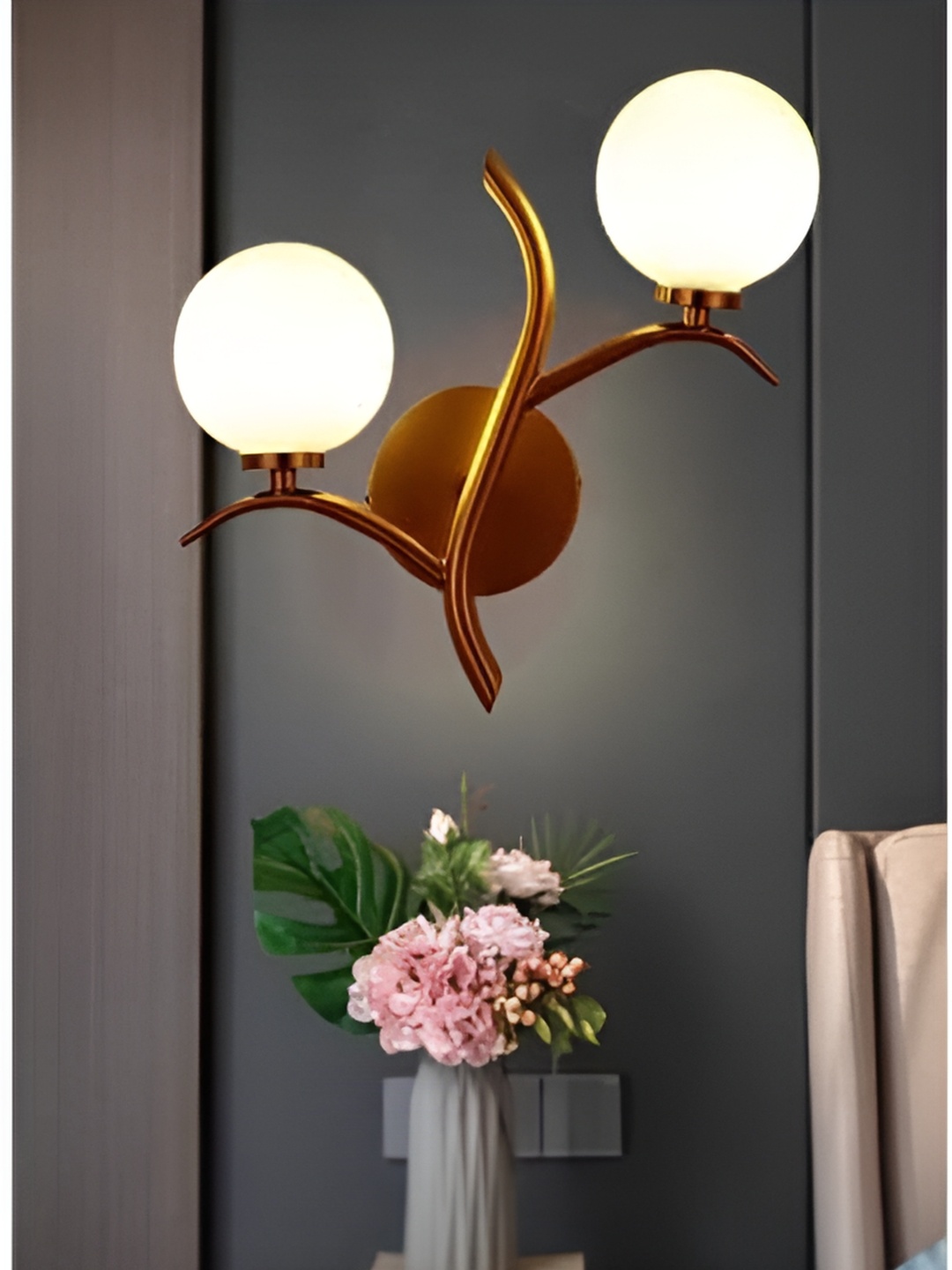 

KINIS Gold-Toned & White Abstract Shaped Metal Wall Lamp