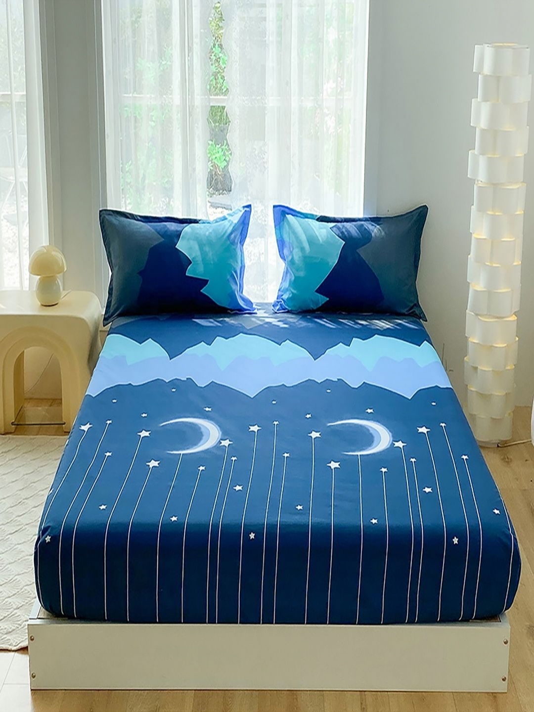 

JC HOME Blue & White Conversational Printed 140 TC Fitted King Bedsheet Set 1.8 m x 2.0 m