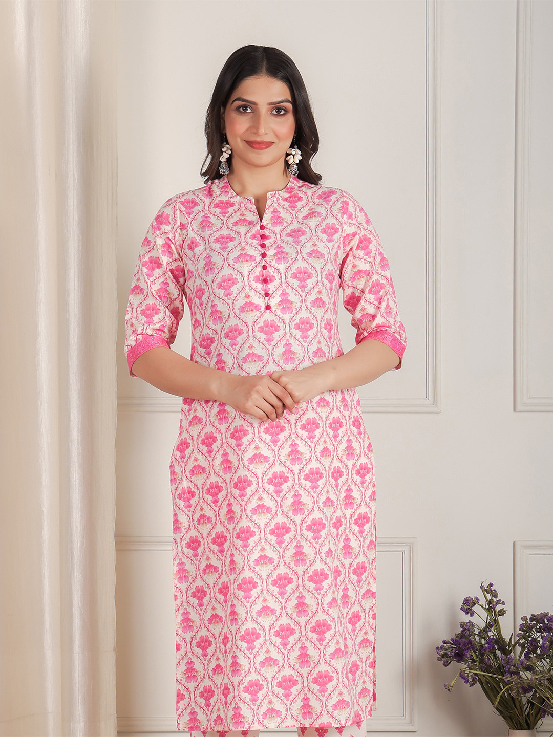 

Aramya Floral Printed Notch Neck Cotton Straight Kurta, Pink