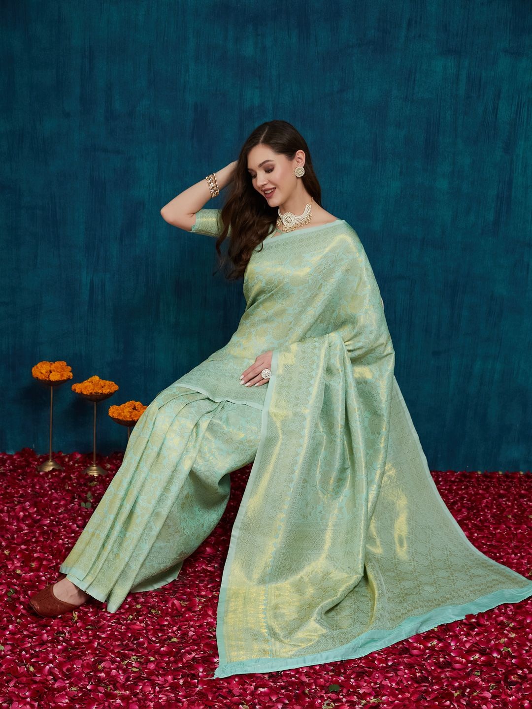 

KAVINDI Woven Design Zari Pure Silk Kanjeevaram Saree, Sea green