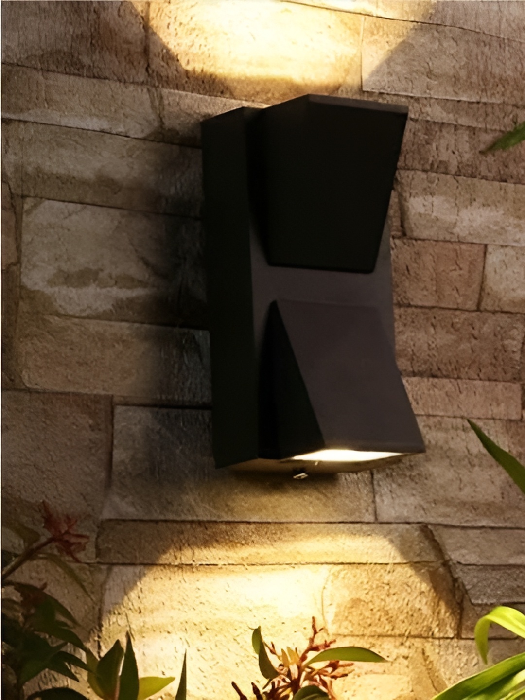 

KINIS Black Aluminium Quirky Abstract Shaped Shaped Wall Lamp