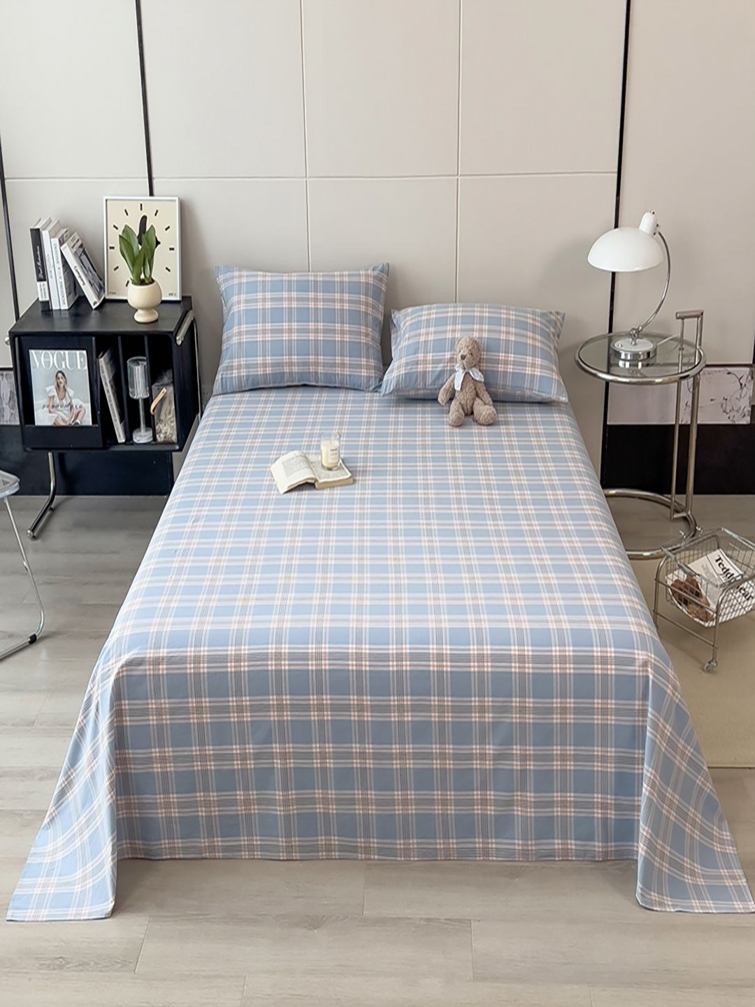 

JC HOME Blue & White 220 TC Pure Cotton King Bedsheet Set 2.30 m x 2.50 m