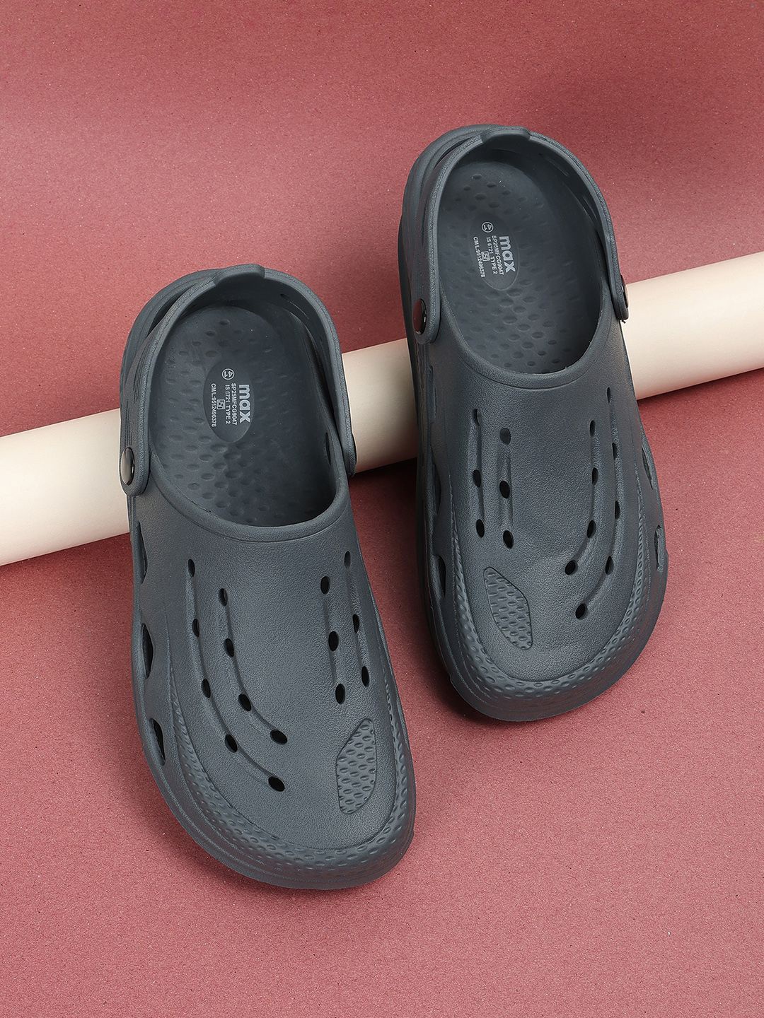 

max Men Clogs, Grey