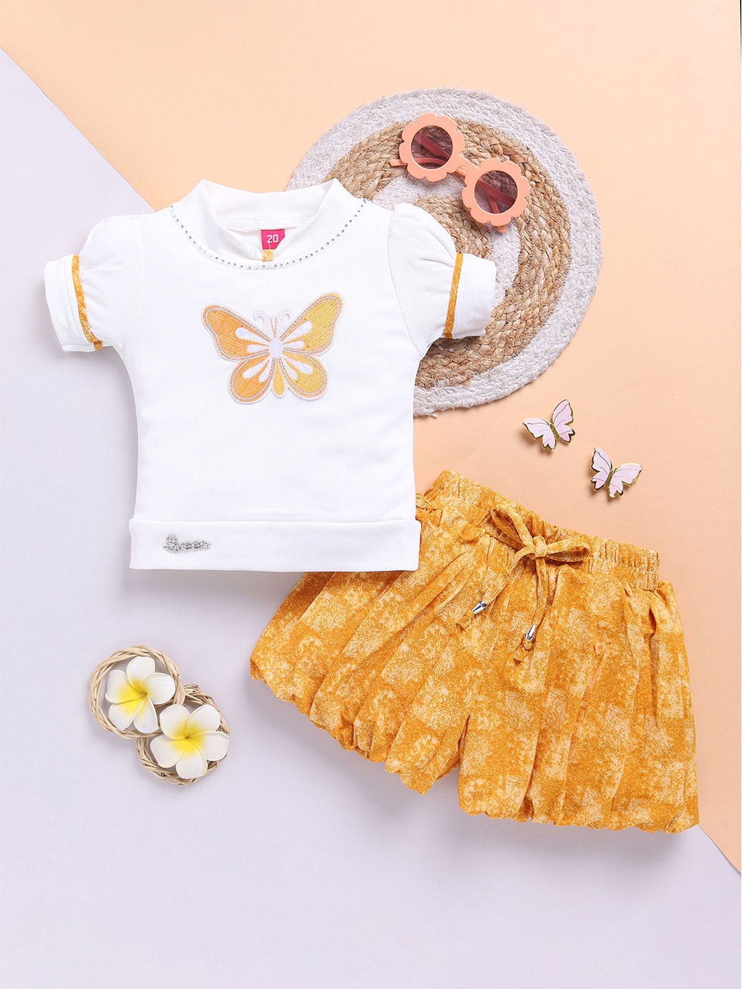 

Toonyport Girls Printed Round Neck Top With Shorts, Yellow