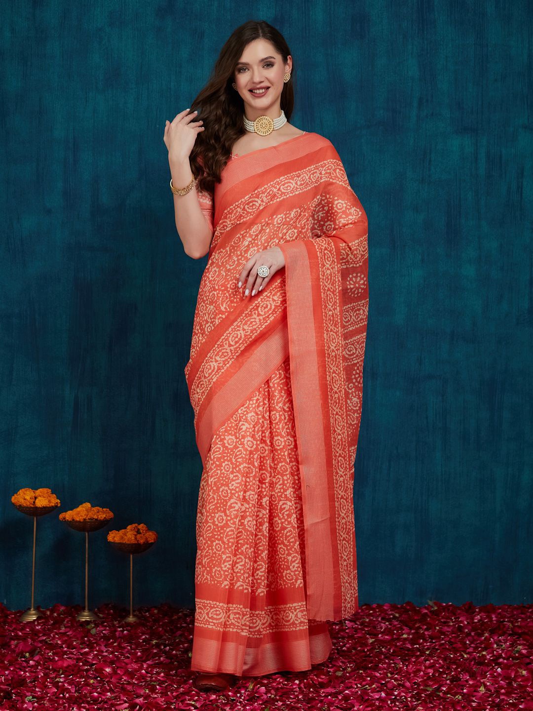 

RAJGRANTH Floral Printed Saree With Unstitched Blouse Piece, Peach