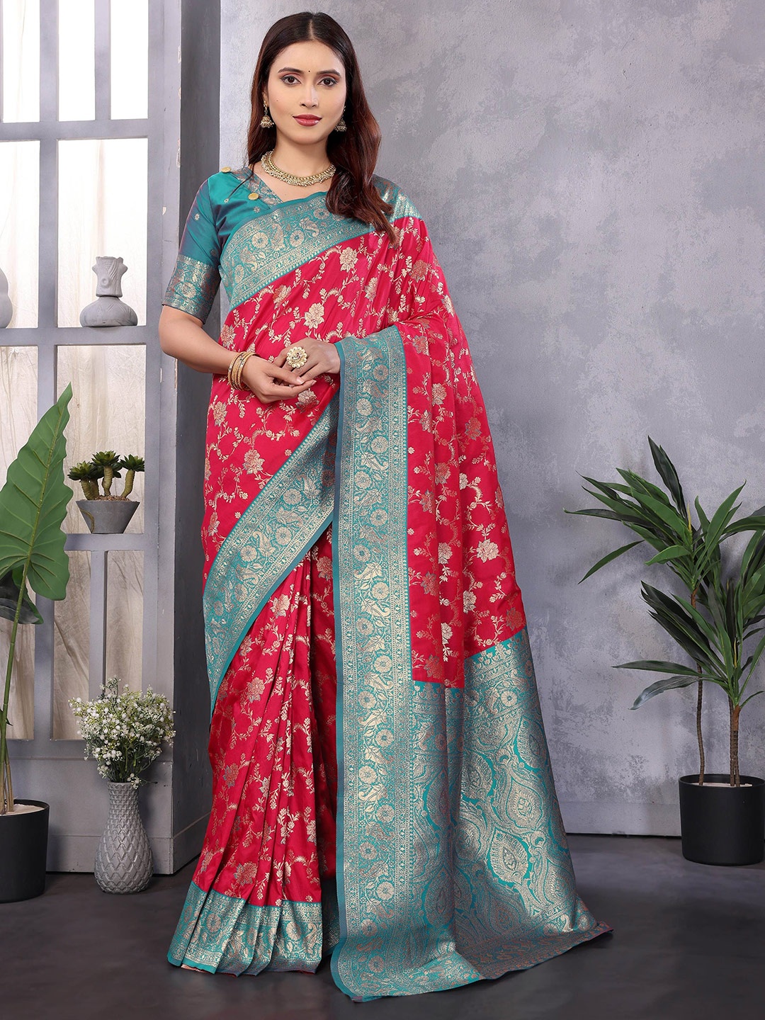 

Munir Woven Design Zari Banarasi Saree With Unstitched Blouse Piece, Red
