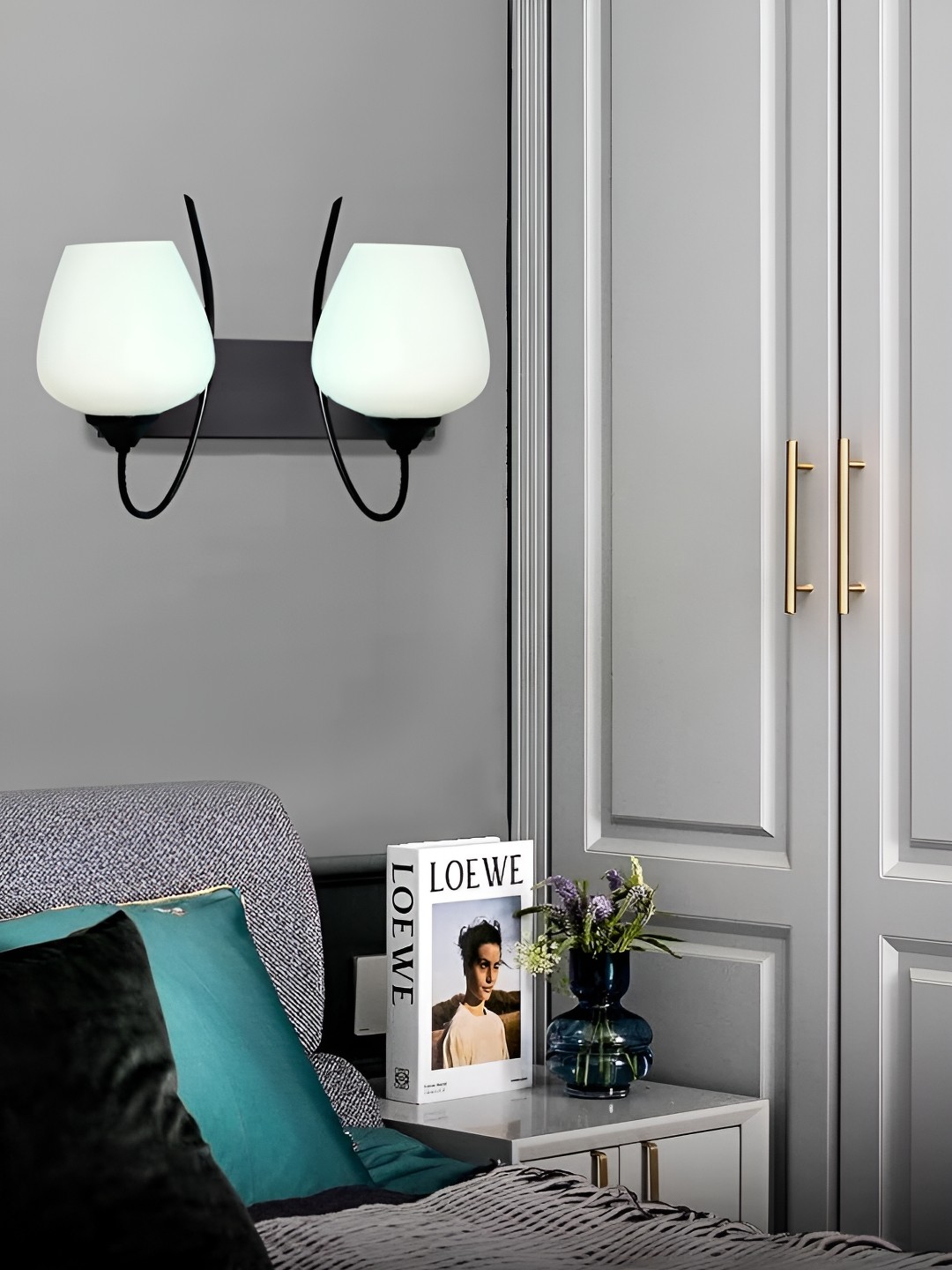 

KINIS Black & White Textured Metal Abstract Shaped Wall Lamp With Bulb