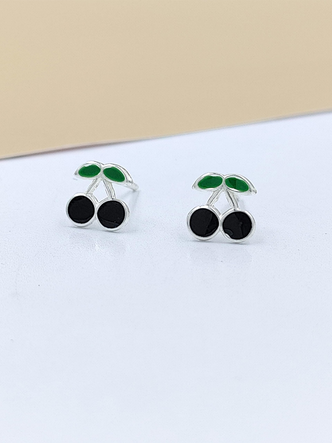 

AMONROO Contemporary Studs Earrings, Black