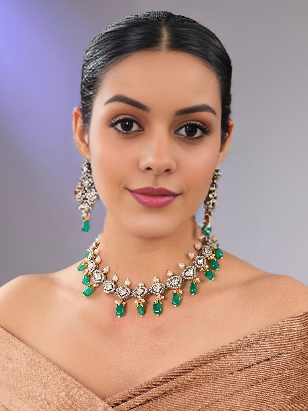 

AURAA TRENDS Gold-Plated Stone Studded & Pearls Beaded Jewellery Set