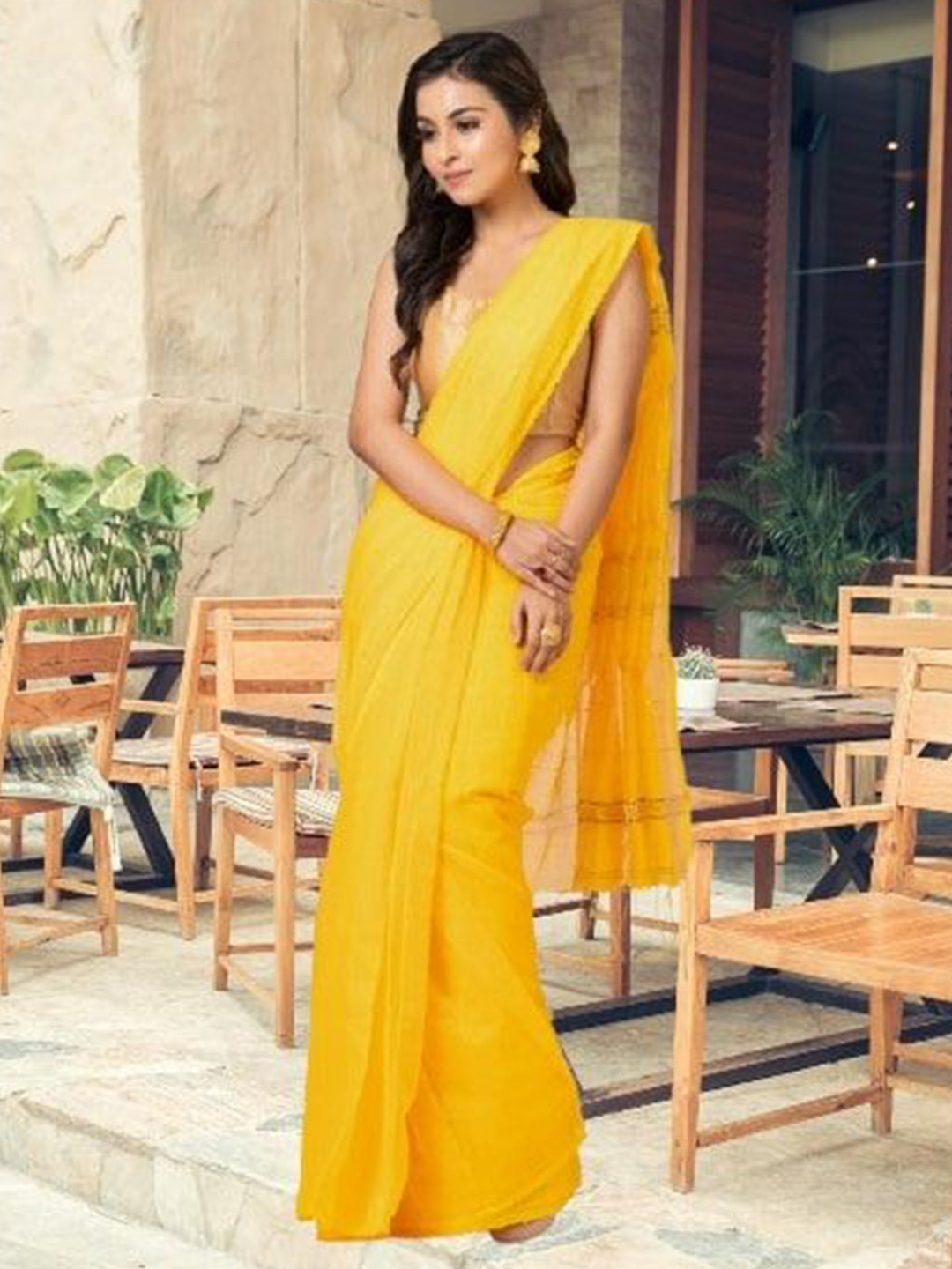 

Laa Calcutta Silk Blend Saree, Yellow