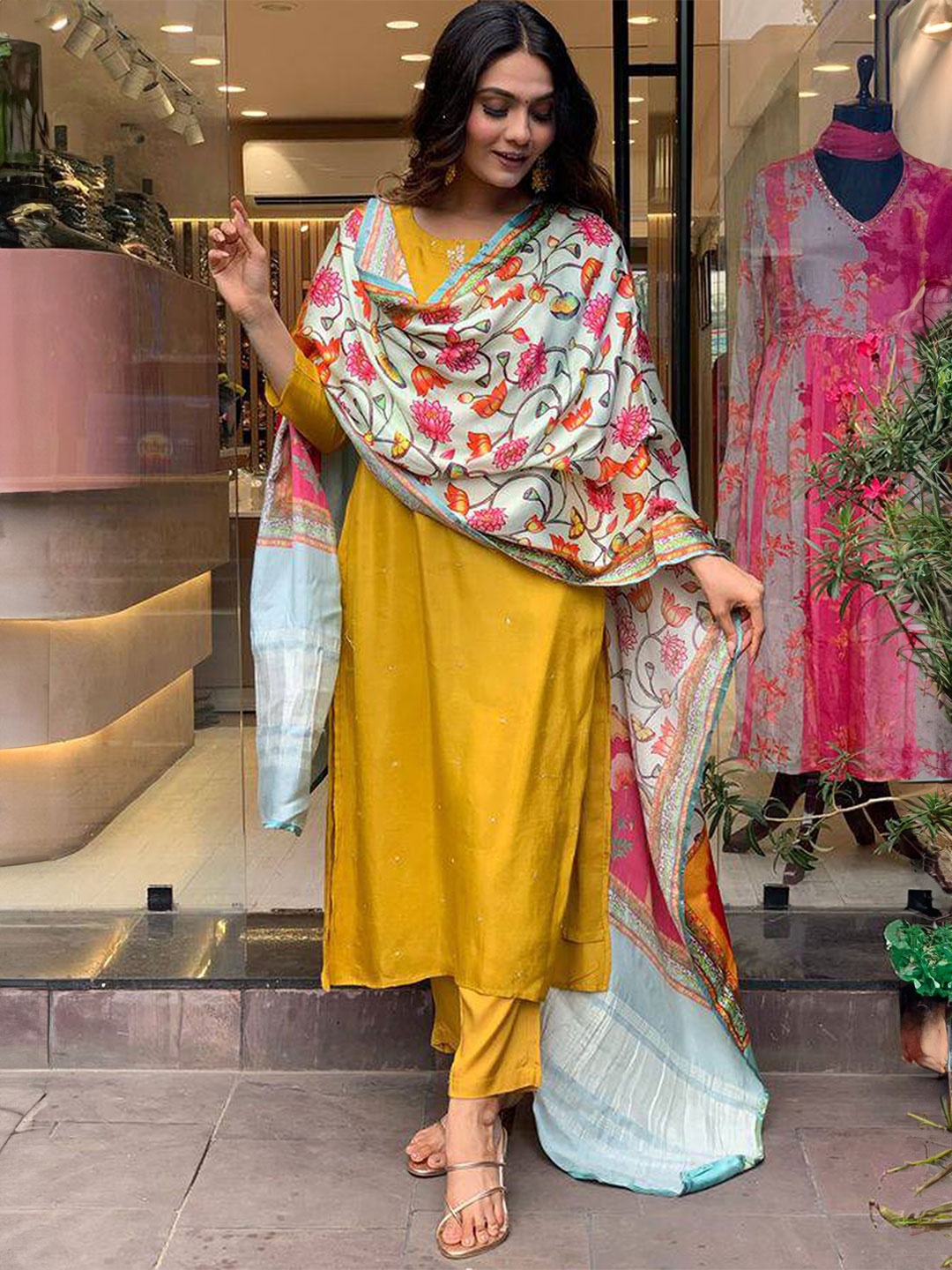 

Divyadham Textiles Women Ethnic Motifs Embroidered Regular Thread Work Chanderi Silk Kurta with Pyjamas &, Mustard