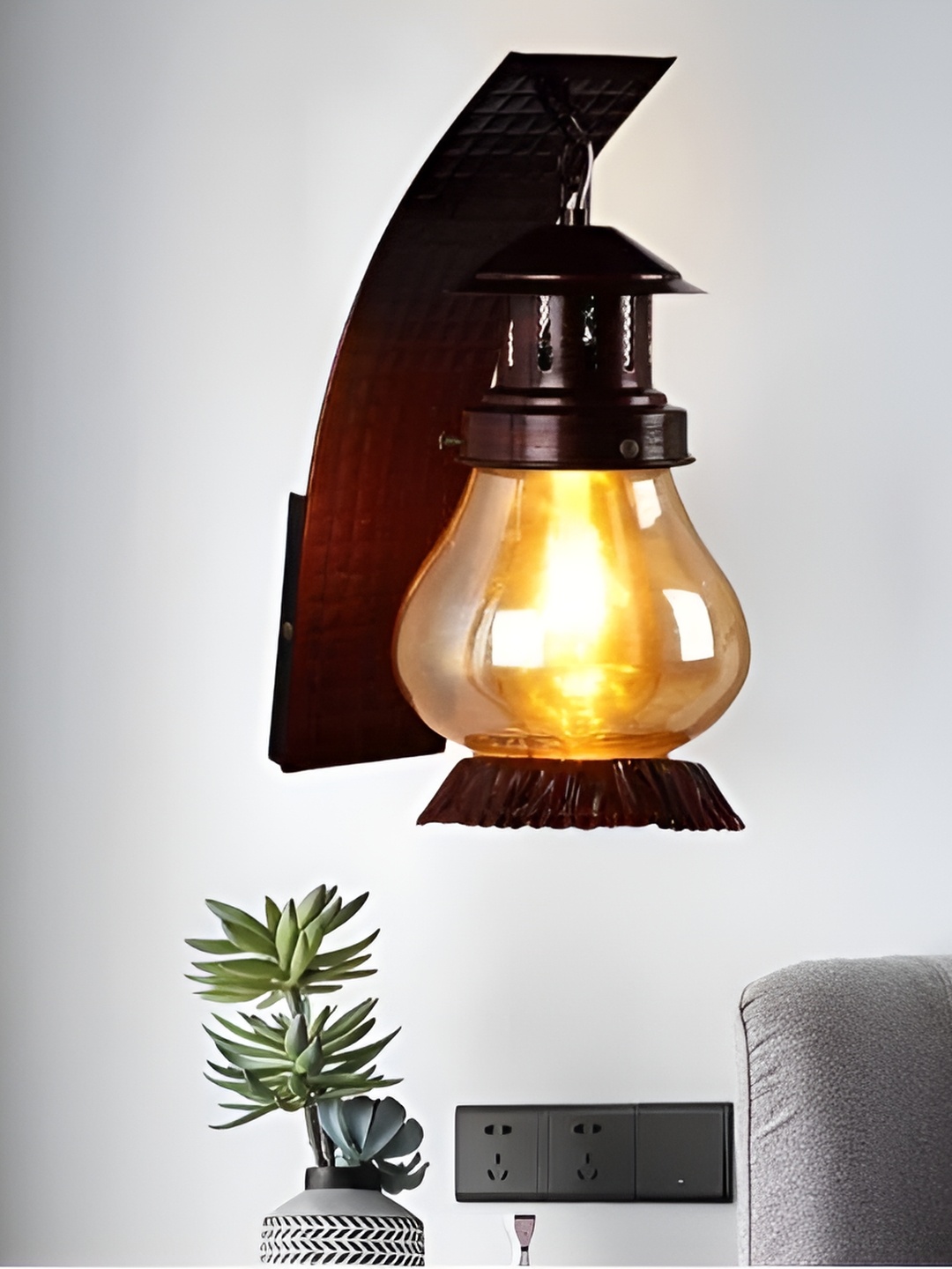 

KINIS Brown Metal Abstract Shaped Shaped Wall Lamp