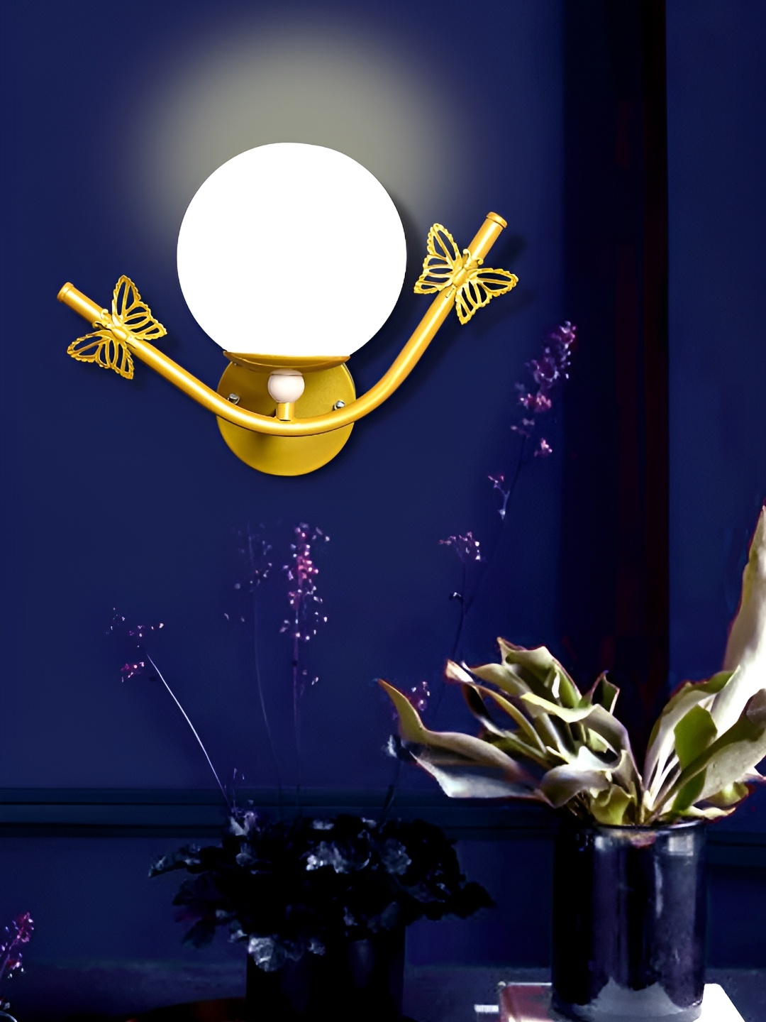 

KINIS Gold-Toned & White Spherical Shaped Metal Wall Lamp