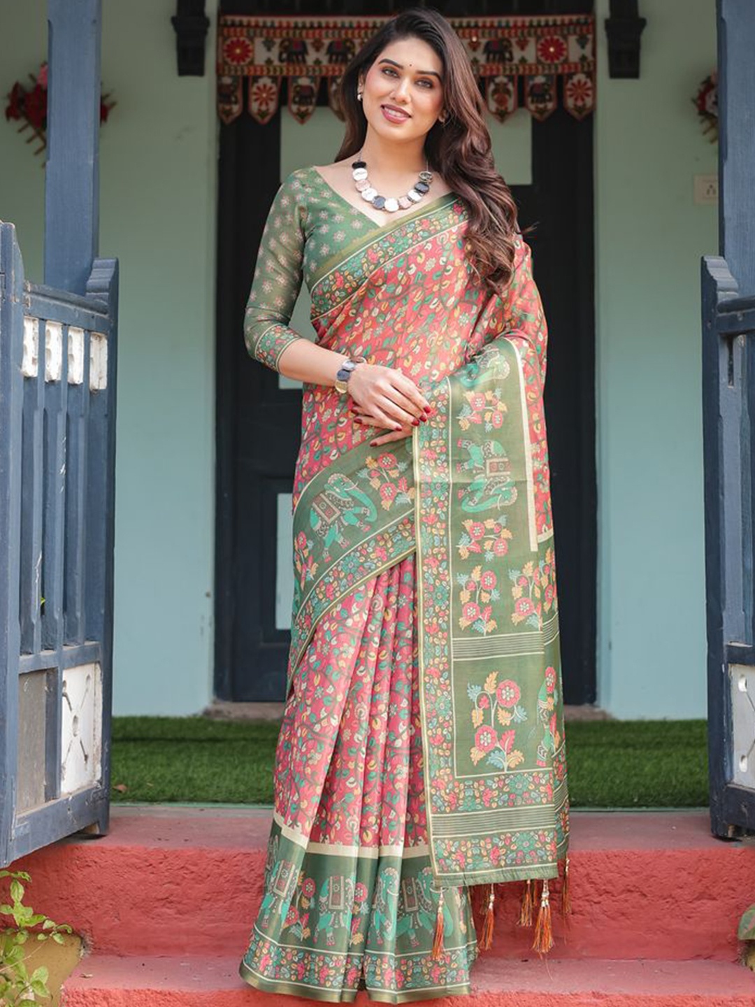 

ALMAARI FASHION Floral Pure Cotton Saree, Green